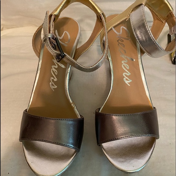Sketchers tri- metallic high wedge heel size 7 - Picture 2 of 16